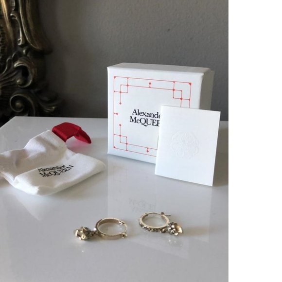 NIB AMQ ALEXANDER MCQUEEN Mini Skull Hoop Earrings - Picture 5 of 16